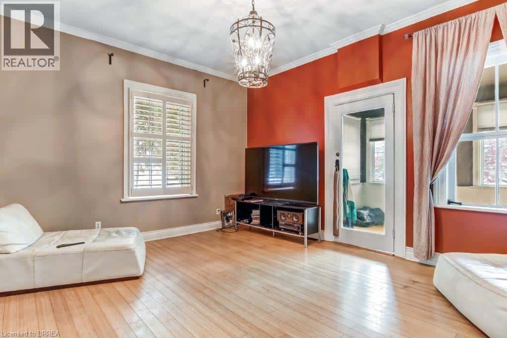 85 GRAND RIVER Avenue — Brantford - Photo 5 of 18