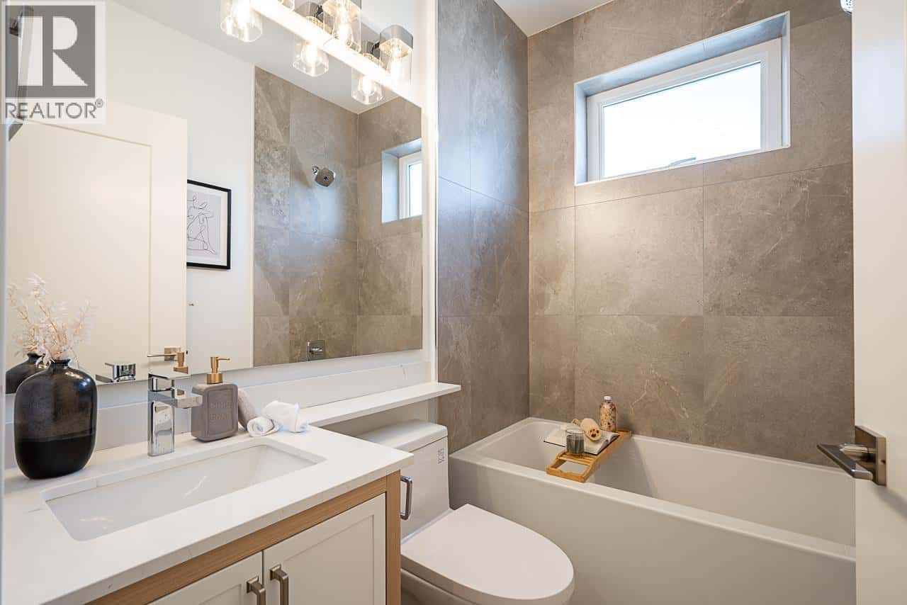 2105 E 33RD AVENUE — Vancouver - Photo 2 of 27