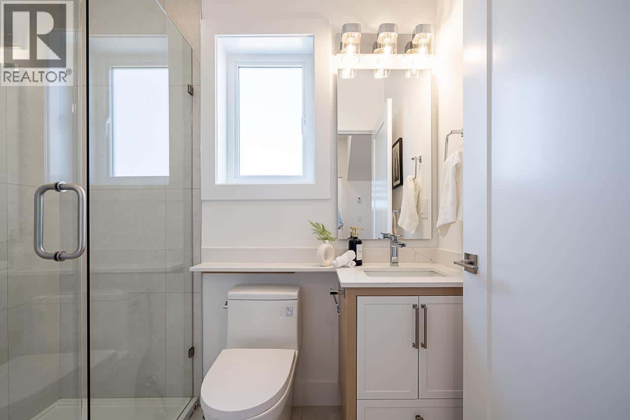 2105 E 33RD AVENUE — Vancouver - Photo 5 of 27