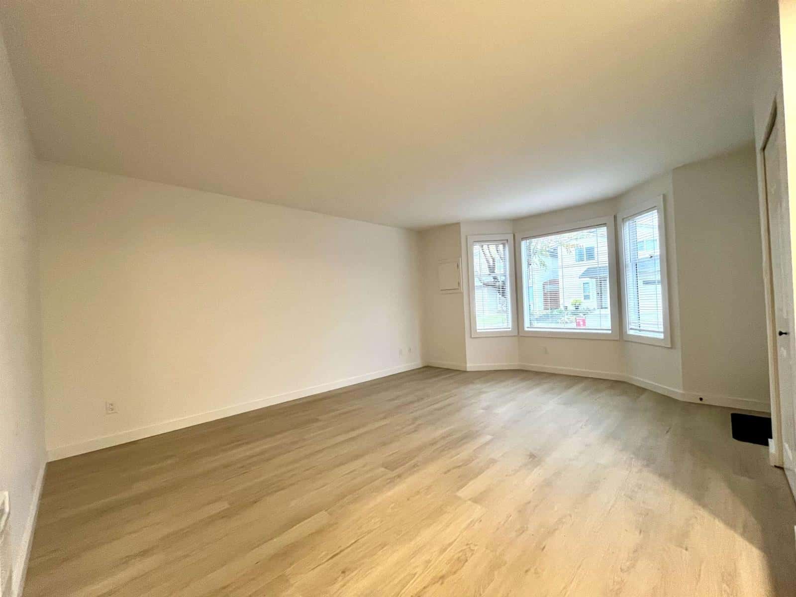 8579 MCCUTCHEON AVENUE, Chilliwack Proper South — Chilliwack, British Columbia - Photo 2 of 20