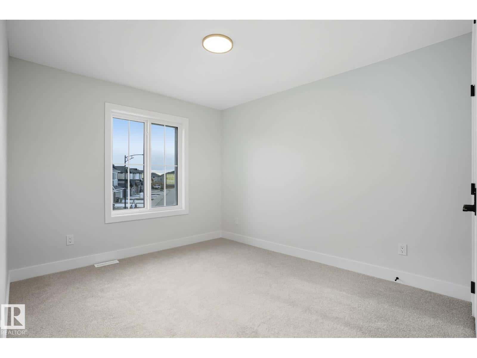 18135 87 ST NW NW — Edmonton - Photo 4 of 22