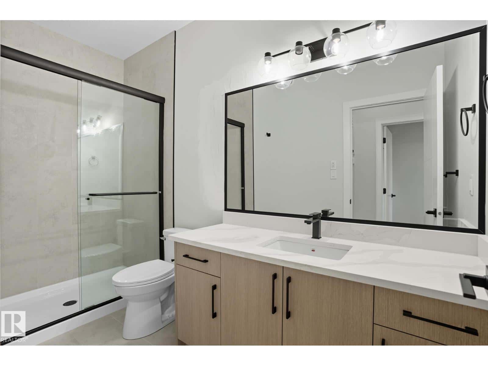 18135 87 ST NW NW — Edmonton - Photo 5 of 22