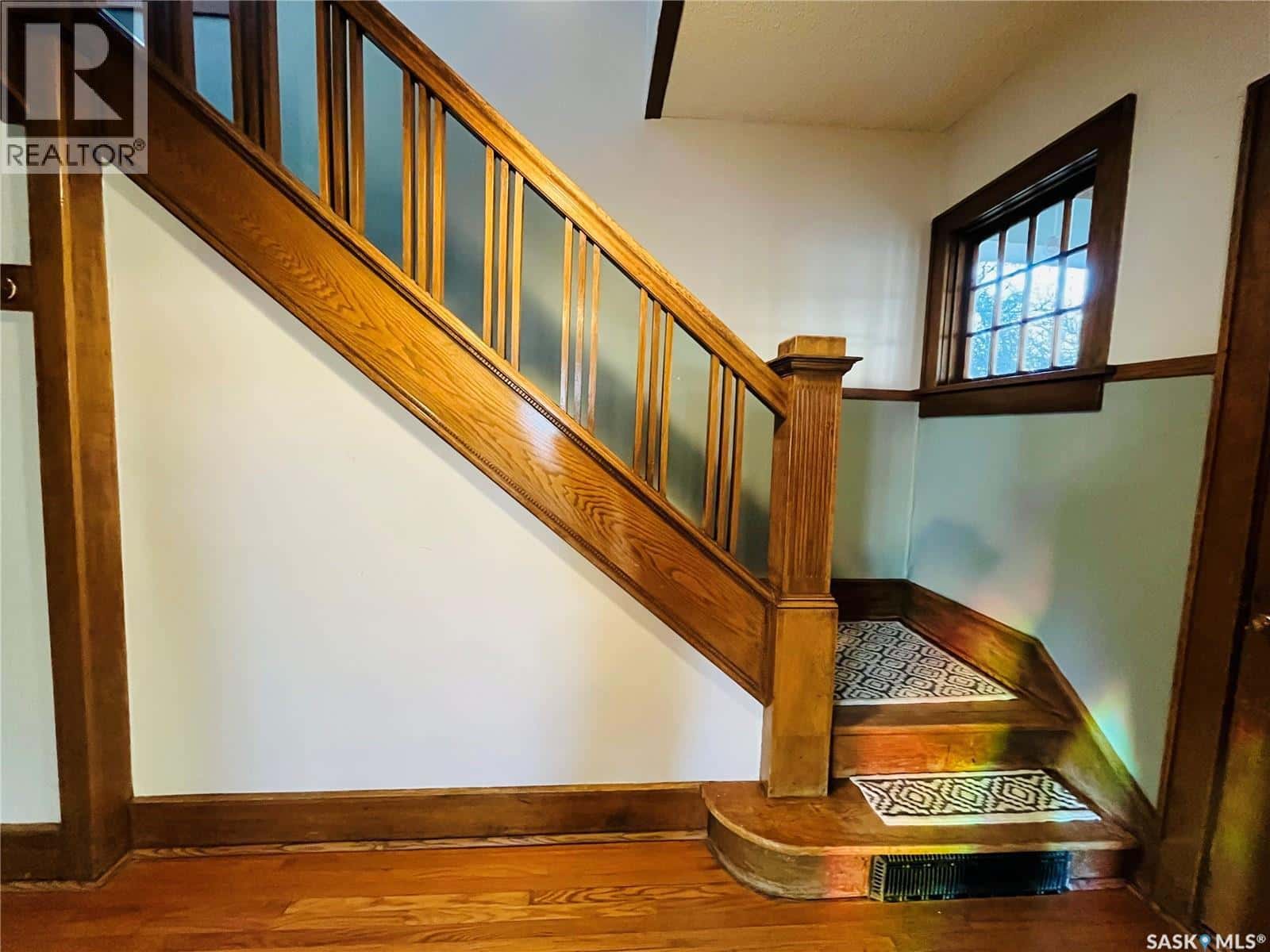 456 3rd AVENUE NE — Swift Current - Photo 4 of 37