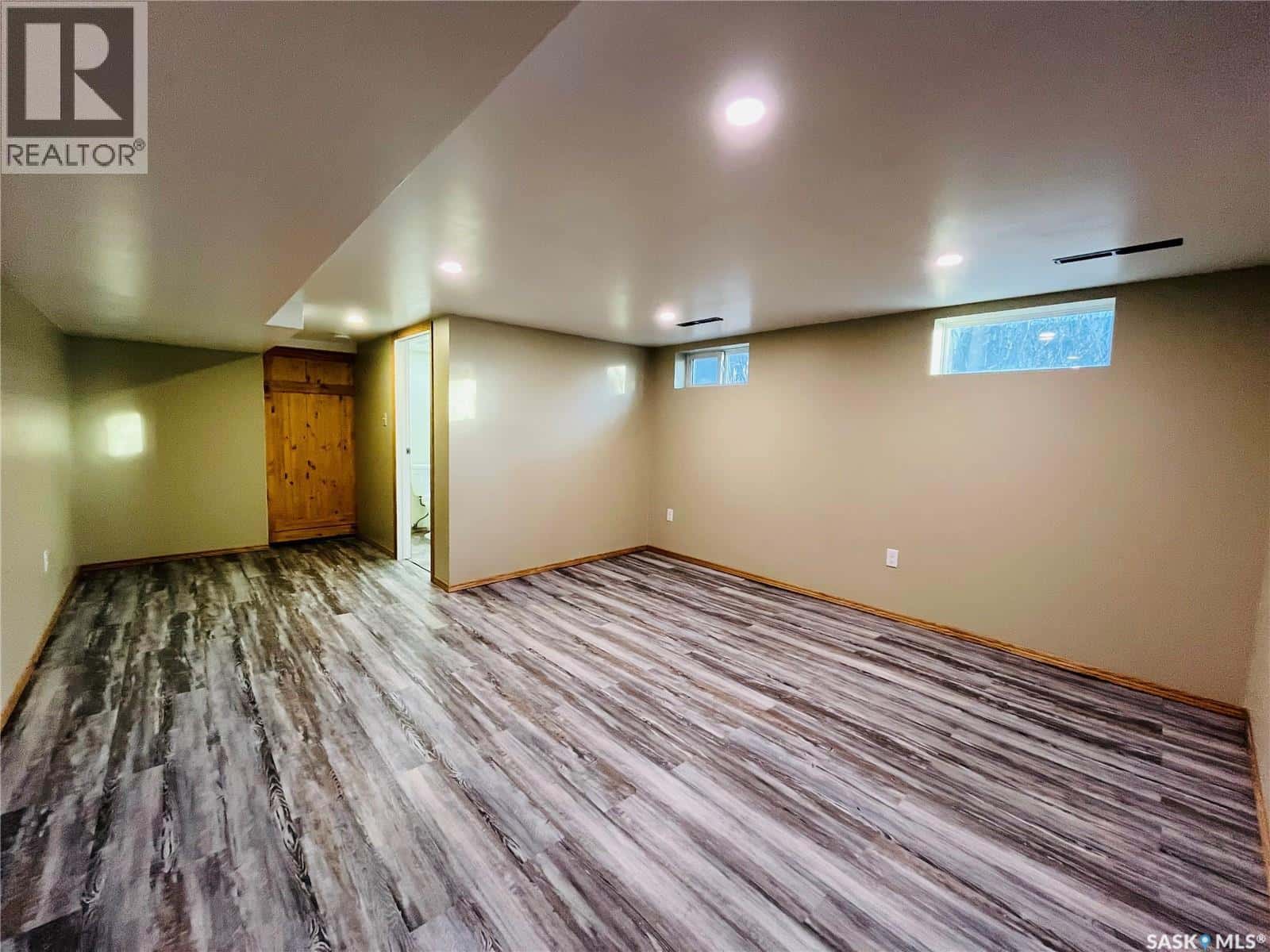 456 3rd AVENUE NE — Swift Current - Photo 5 of 37