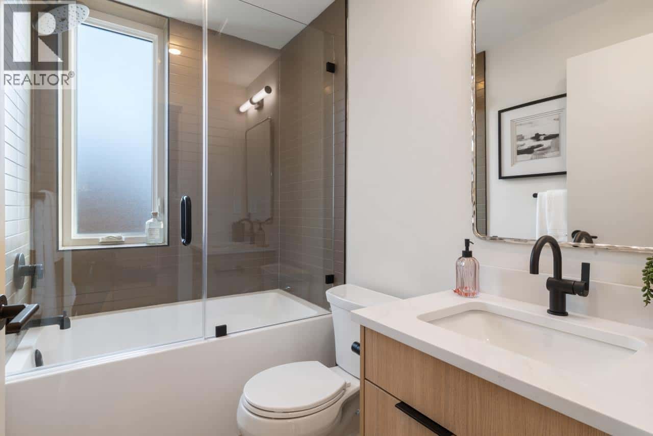 2 1937 TEMPLETON DRIVE — Vancouver - Photo 3 of 36