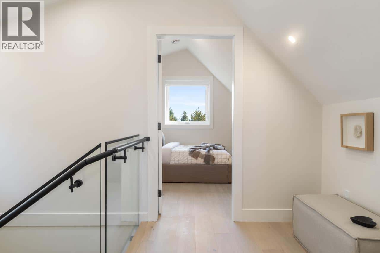 2 1937 TEMPLETON DRIVE — Vancouver - Photo 4 of 36