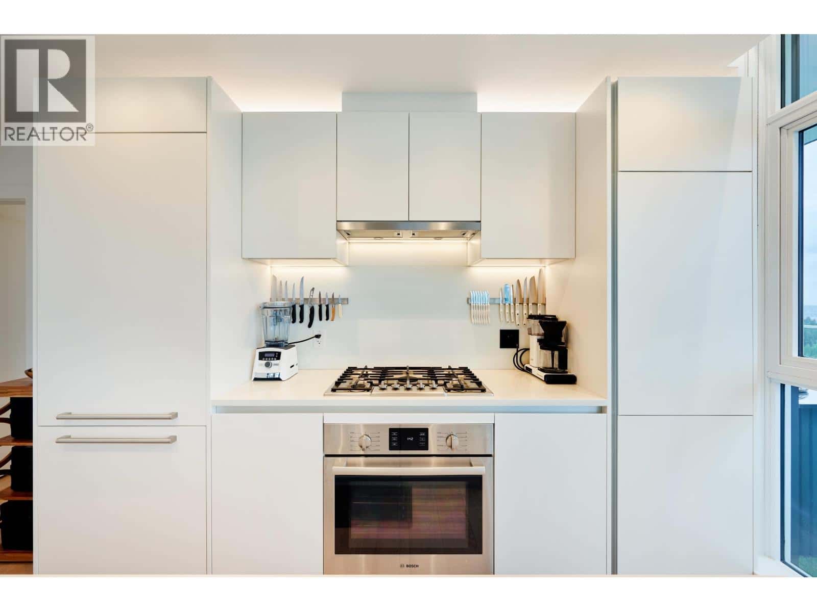 2802/03 652 WHITING WAY — Coquitlam - Photo 2 of 15