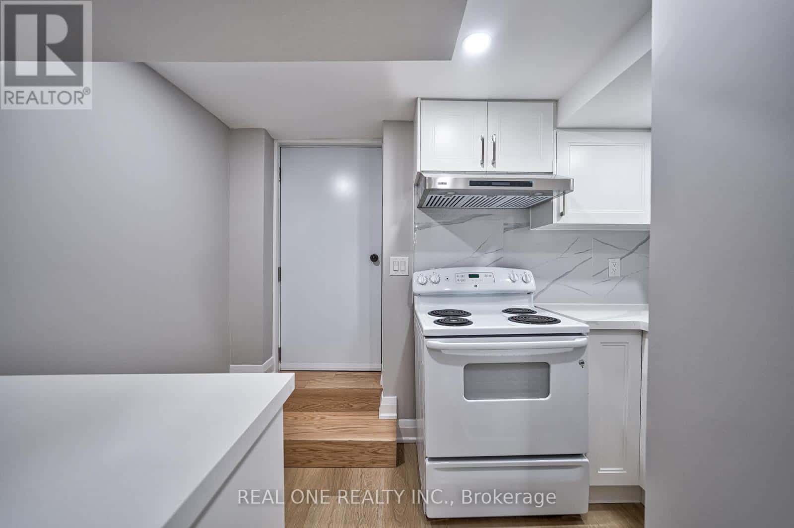 157 GLENHOLME AVENUE — Toronto (Oakwood Village) - Photo 2 of 50