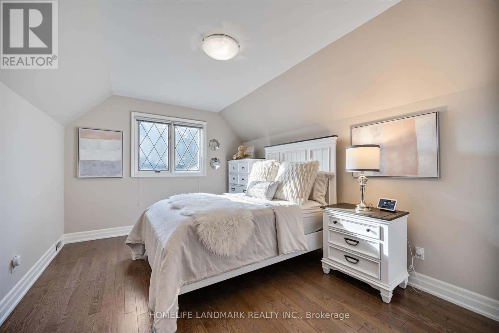 3 OLD ENGLISH LANE — Markham (Bayview Glen), Ontario - Photo 3 of 43