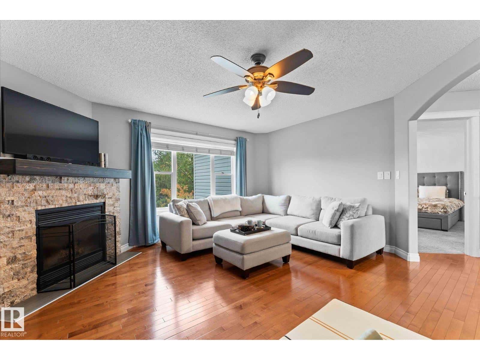 26 LINKSIDE WY — Spruce Grove - Photo 2 of 51