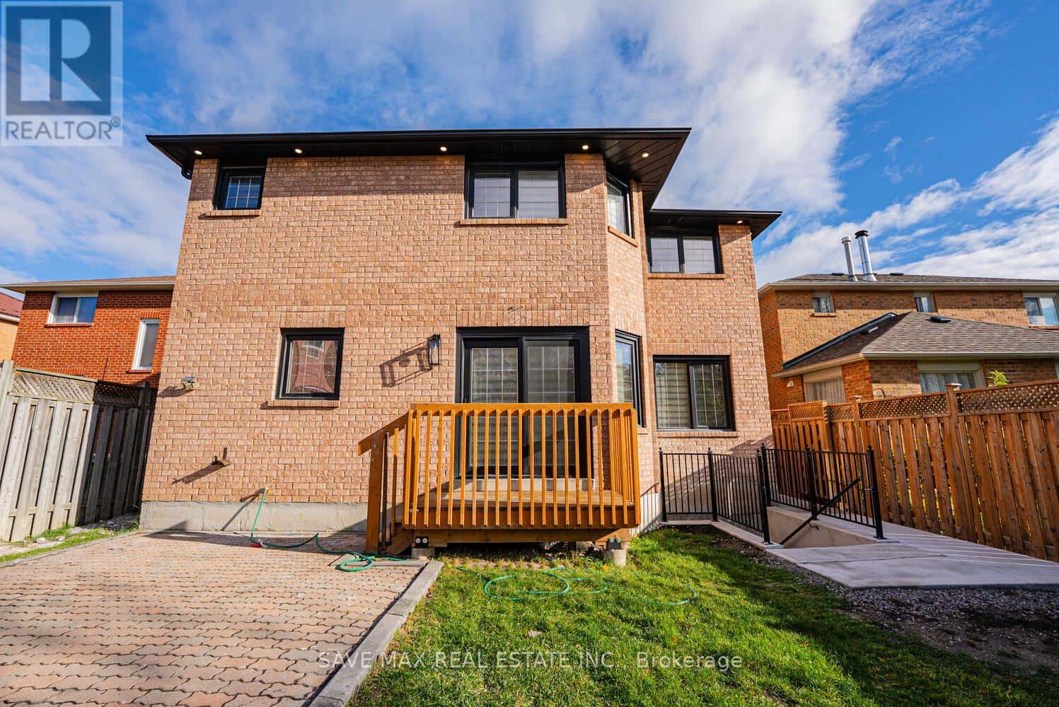 1612 MOONGATE CRESCENT E — Mississauga (East Credit) - Photo 4 of 48