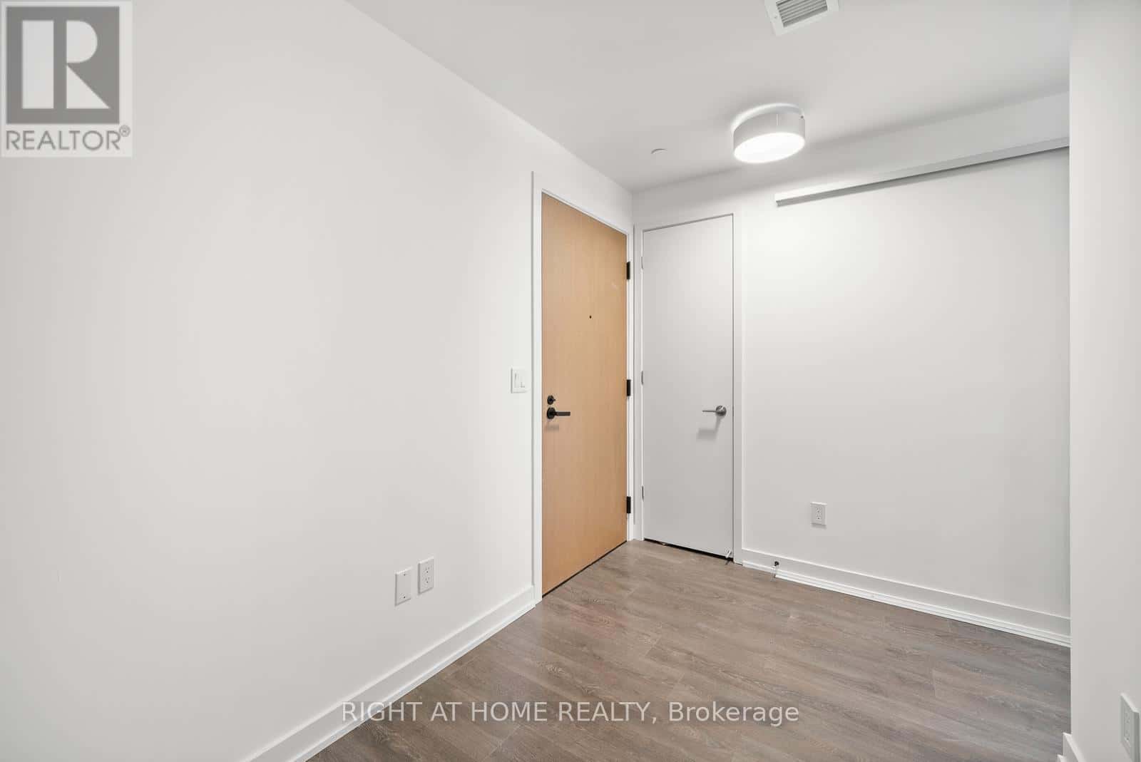 607 - 8 TIPPETT ROAD — Toronto (Clanton Park) - Photo 2 of 18