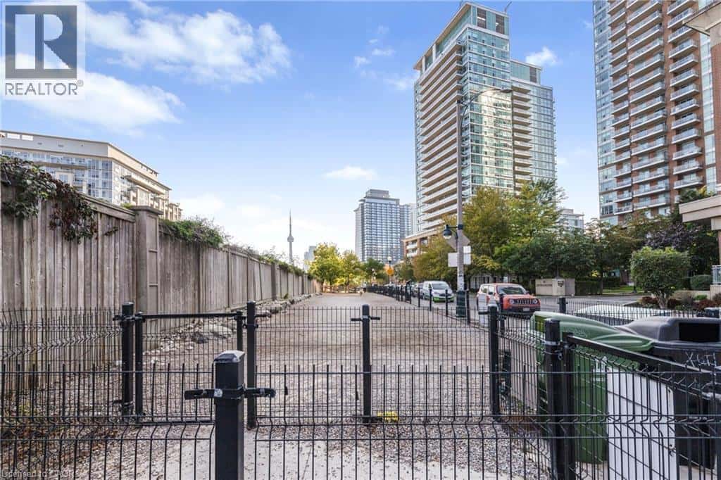 100 WESTERN BATTERY Road Unit# 1406 — Toronto - Photo 4 of 37