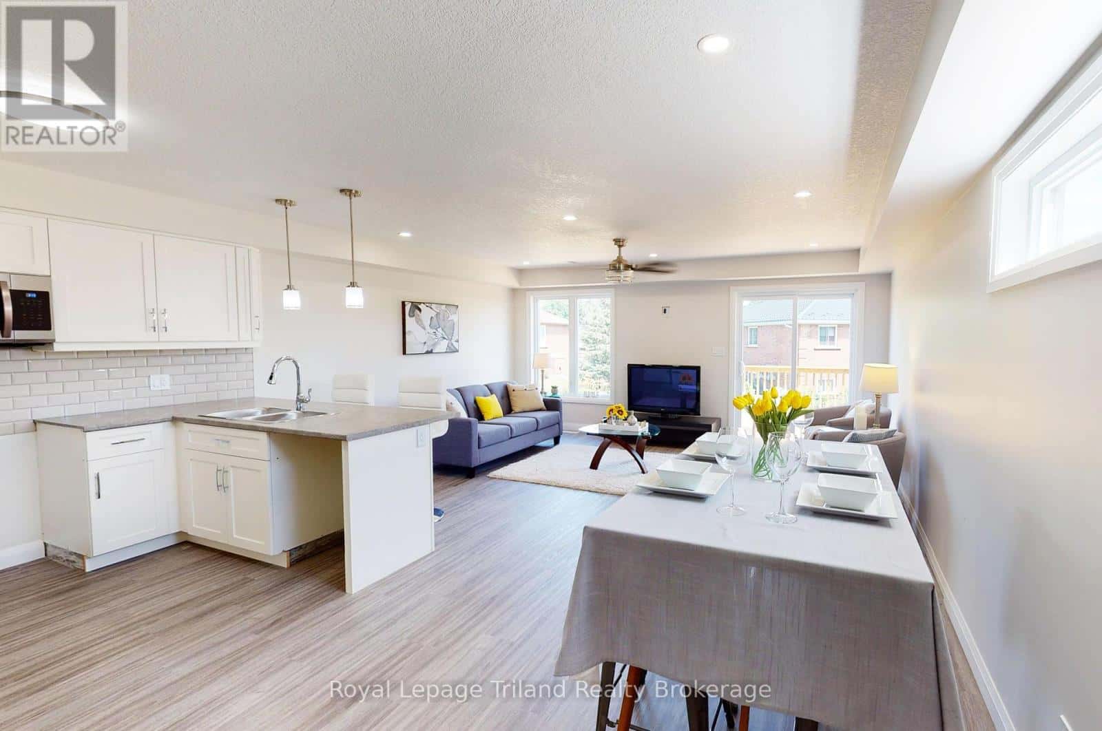 UNIT A - 137 WIMPOLE STREET — West Perth (Mitchell) - Photo 2 of 24