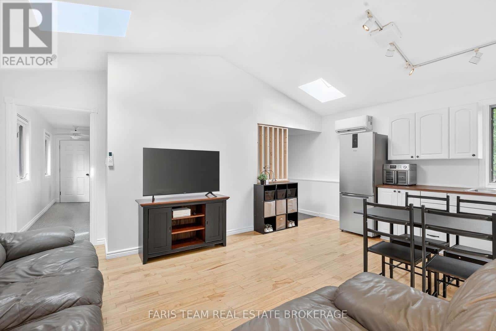 238 ROBINS POINT ROAD — Tay (Victoria Harbour) - Photo 3 of 50