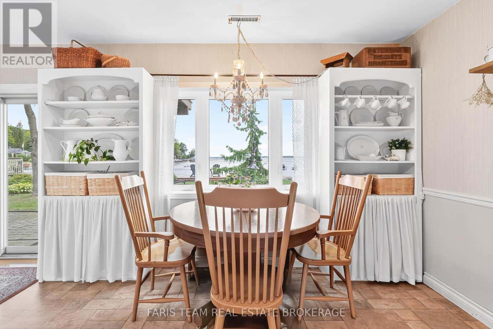 238 ROBINS POINT ROAD — Tay (Victoria Harbour) - Photo 4 of 50