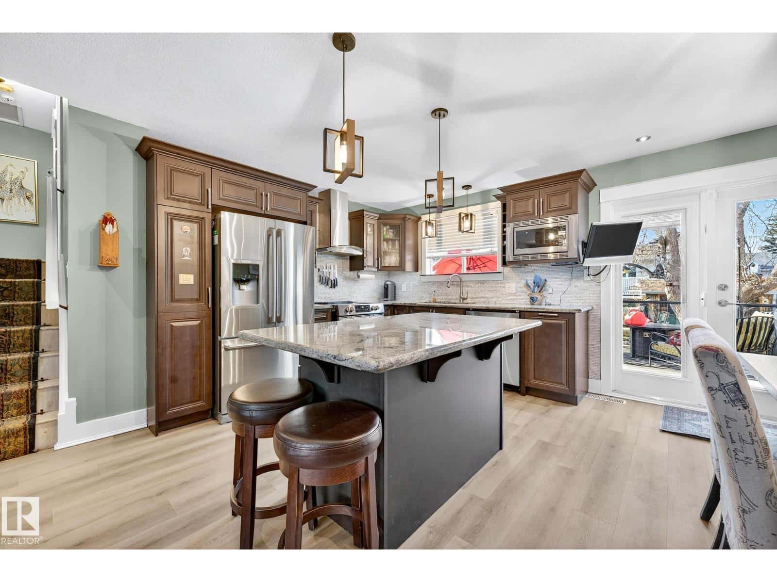 4664 16A AV NW — Edmonton - Photo 3 of 68