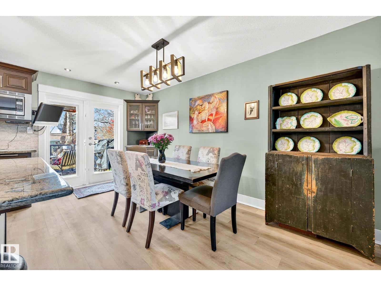 4664 16A AV NW — Edmonton - Photo 4 of 68