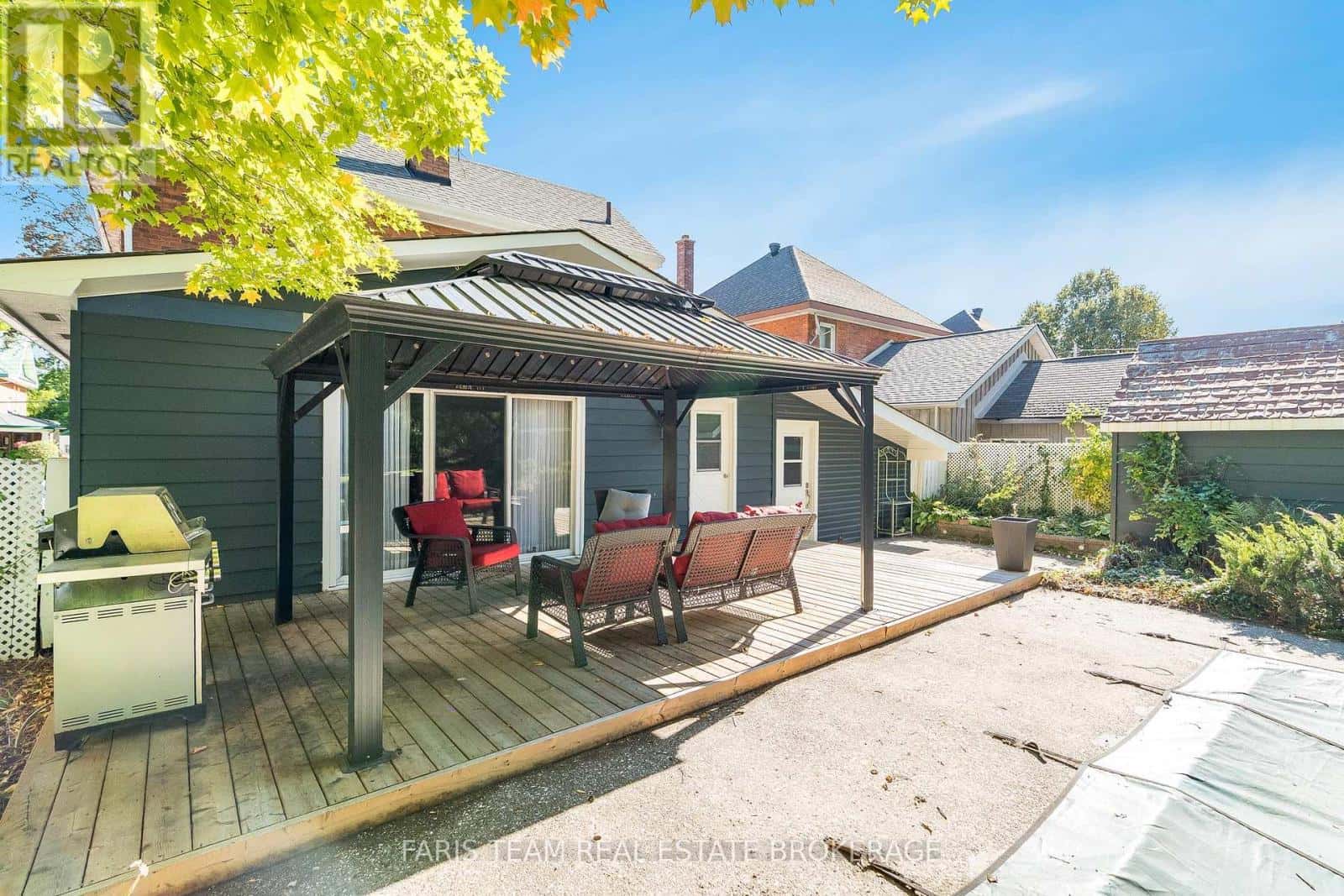 404 MANLY STREET — Midland - Photo 4 of 41