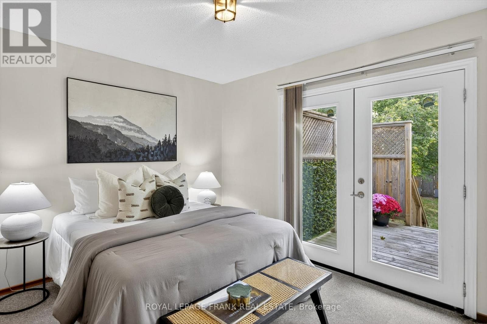 393 SOUTHPARK DRIVE — Peterborough (Ashburnham Ward 4), Ontario - Main photo