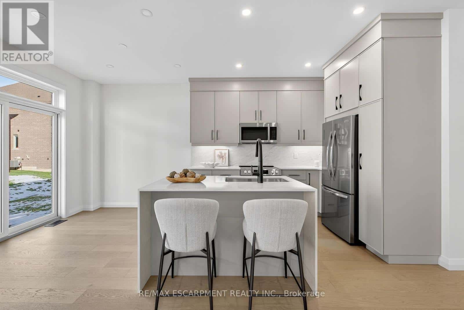 16 SAGEWOOD DRIVE — Hamilton (Sheldon) - Photo 3 of 50