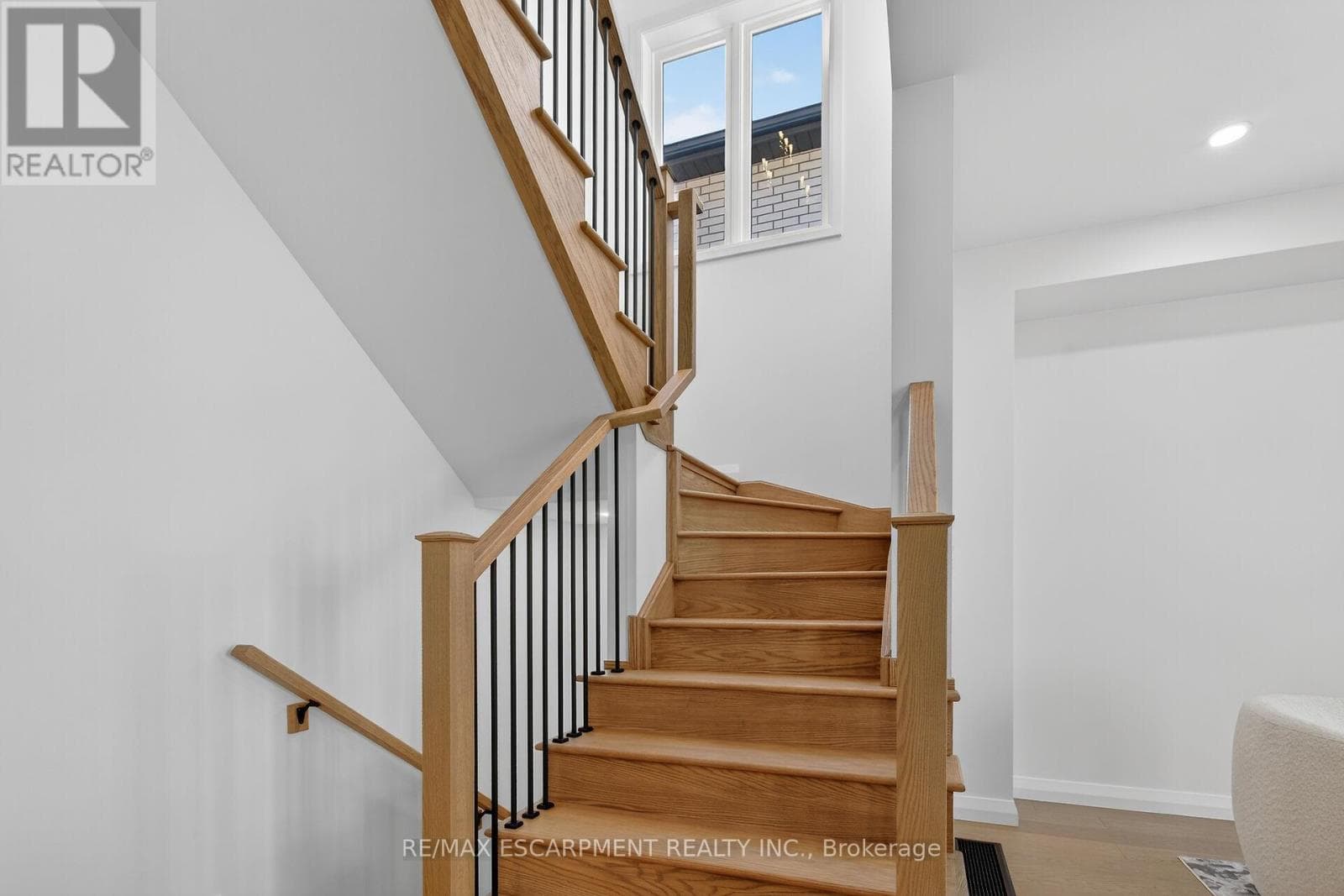 16 SAGEWOOD DRIVE — Hamilton (Sheldon) - Main photo