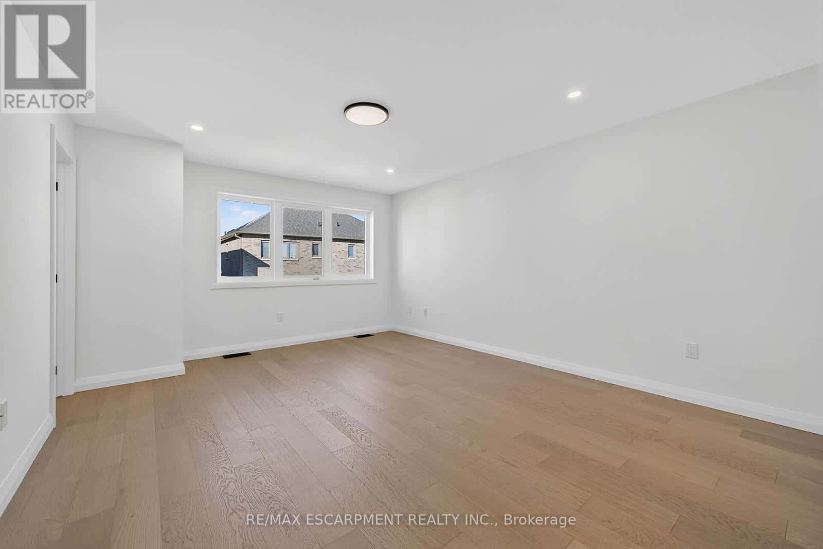 16 SAGEWOOD DRIVE — Hamilton (Sheldon) - Photo 5 of 50