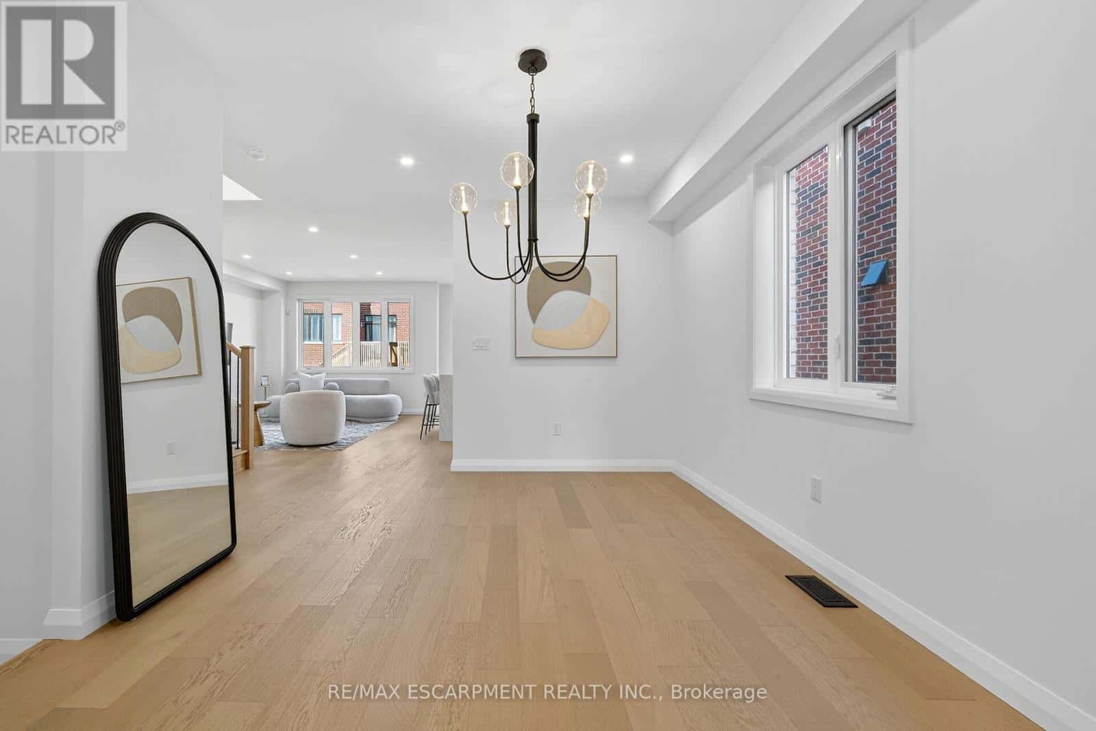 16 SAGEWOOD DRIVE — Hamilton (Sheldon) - Photo 2 of 50