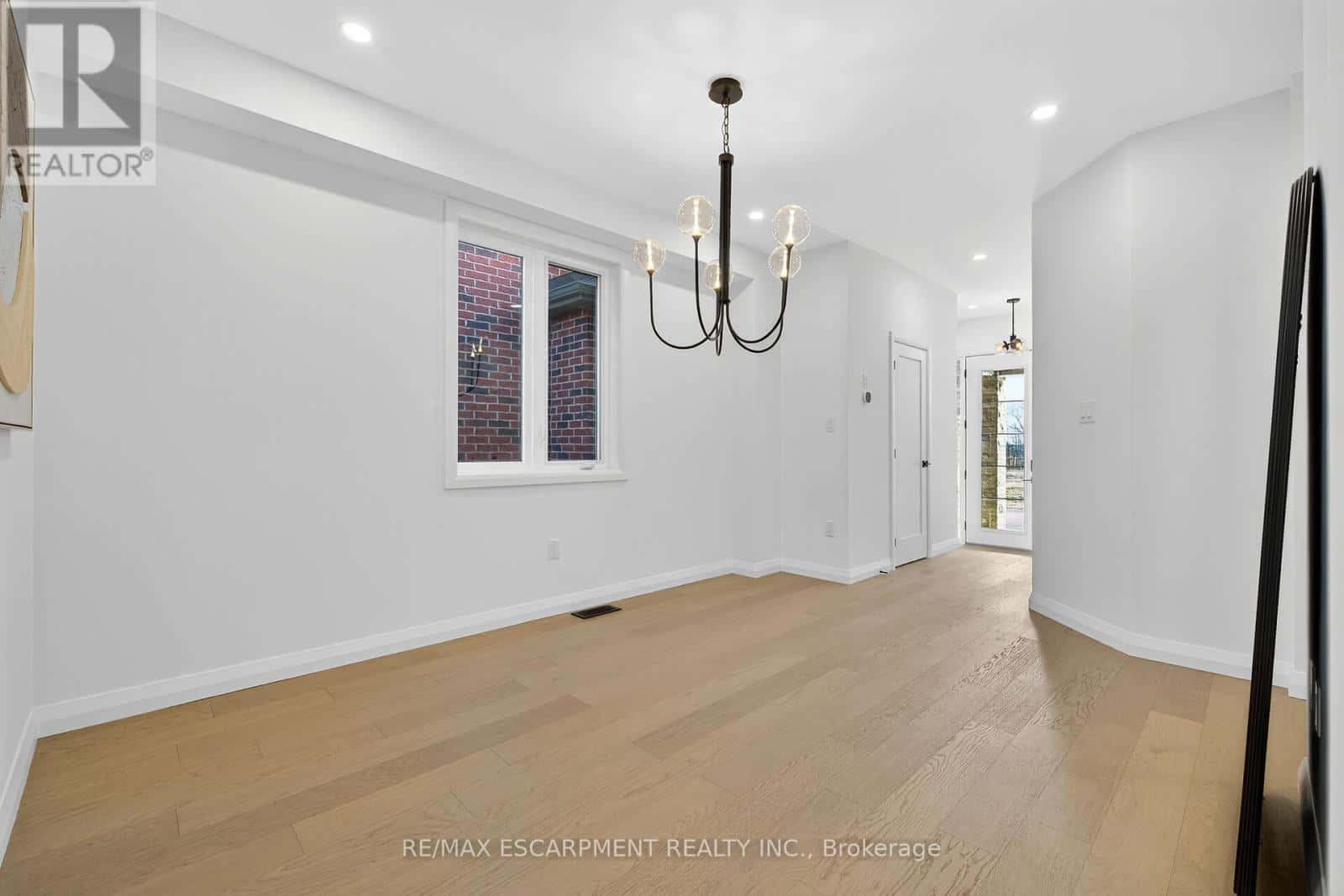 16 SAGEWOOD DRIVE — Hamilton (Sheldon) - Photo 4 of 50