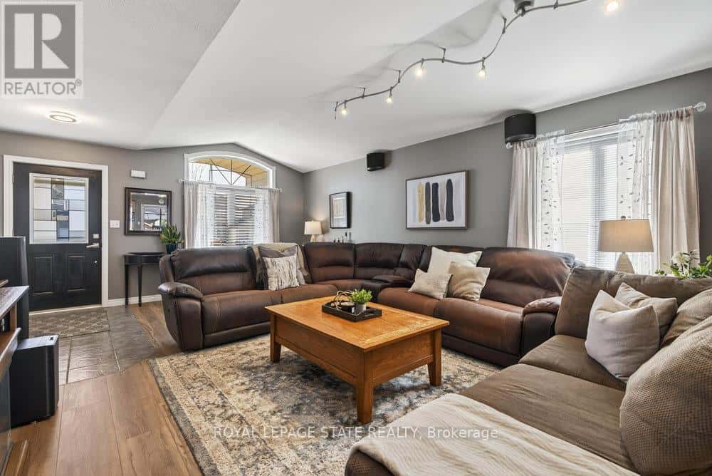 60 SATURN ROAD — Port Colborne (Main Street) - Photo 2 of 35