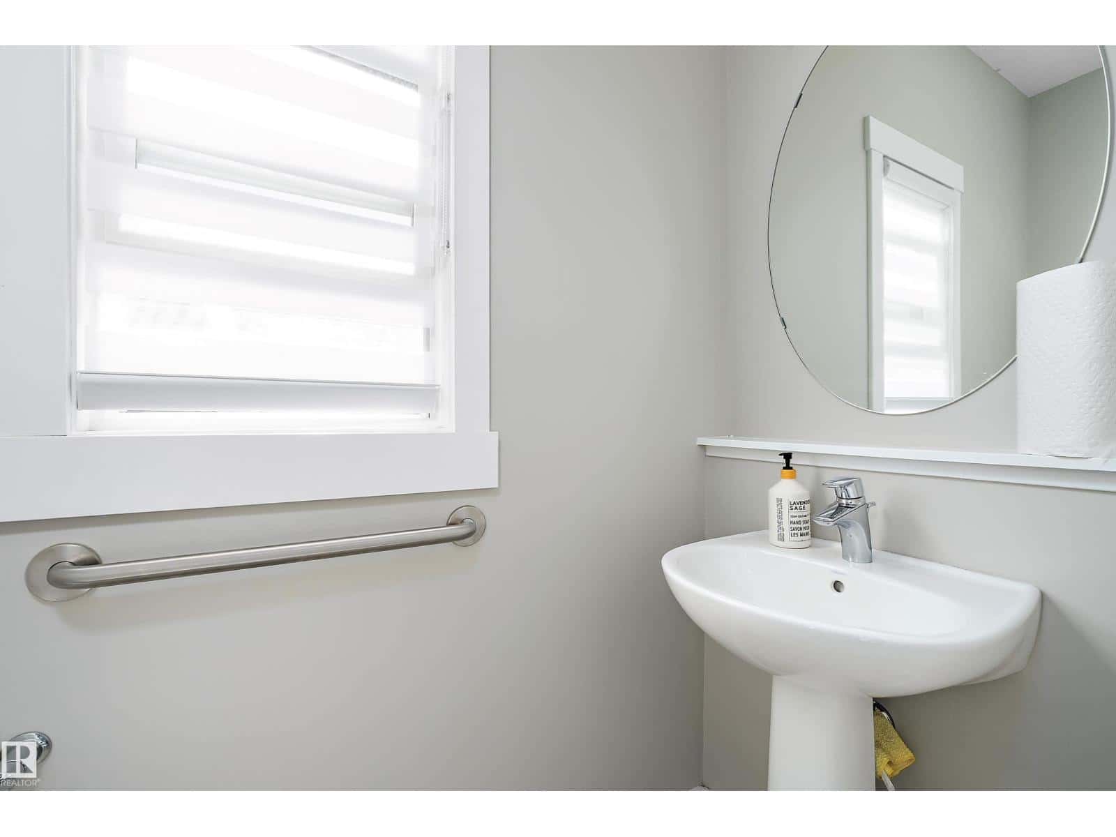 7043 174 AV NW — Edmonton - Photo 2 of 40