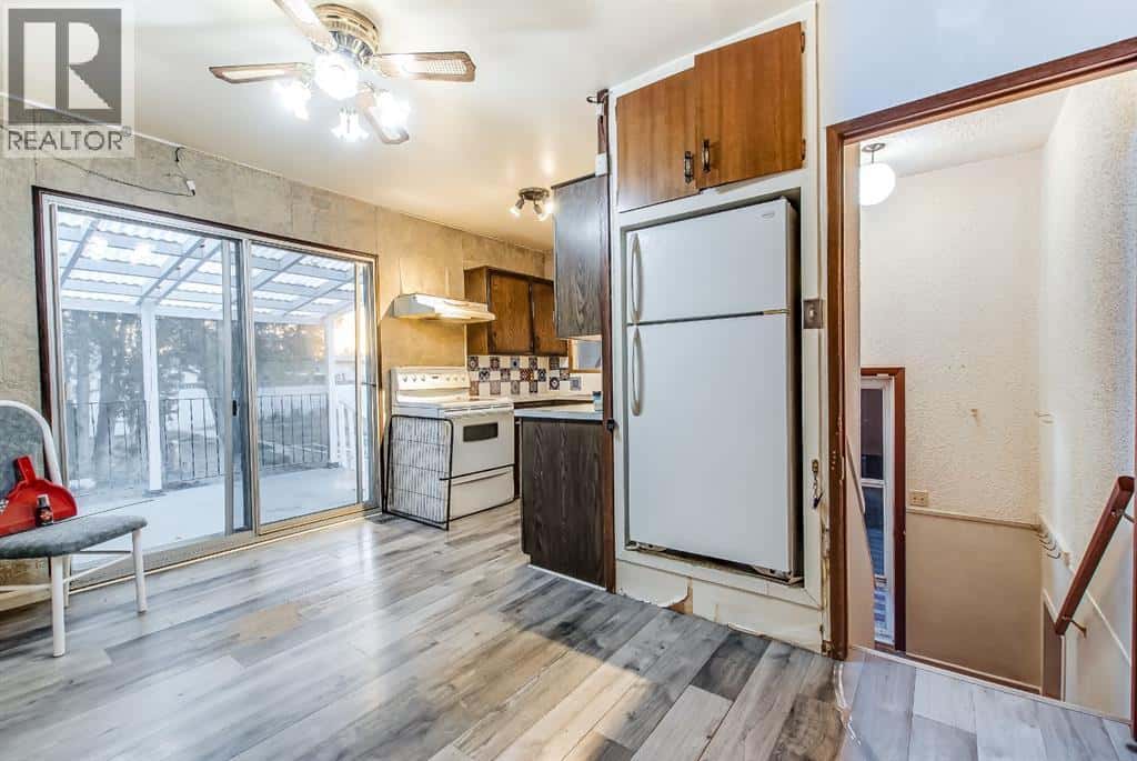 219 4 Street SE — Redcliff - Photo 2 of 24