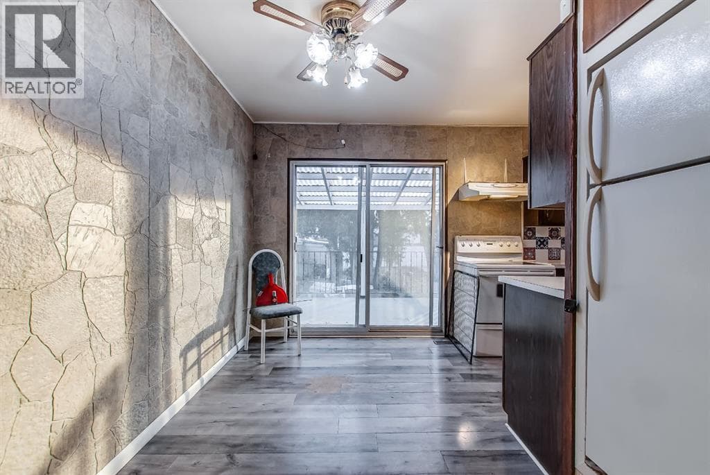 219 4 Street SE — Redcliff - Main photo