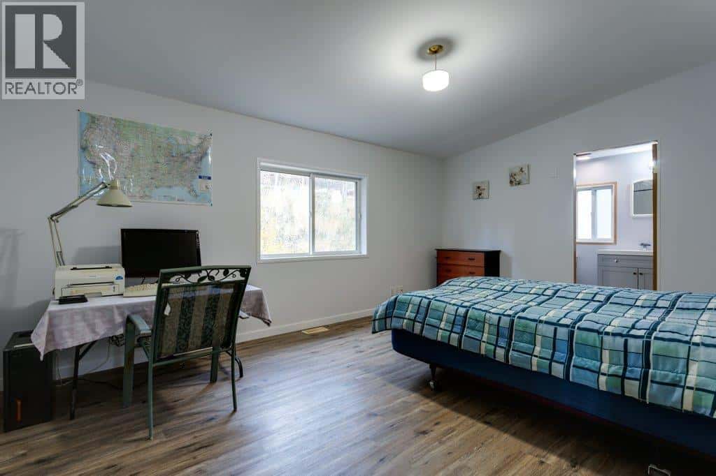 5906 Somerset Avenue Unit# 6 — Peachland, British Columbia - Photo 2 of 46