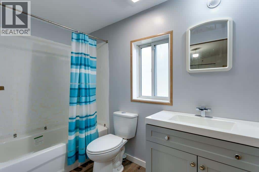 5906 Somerset Avenue Unit# 6 — Peachland, British Columbia - Photo 3 of 46