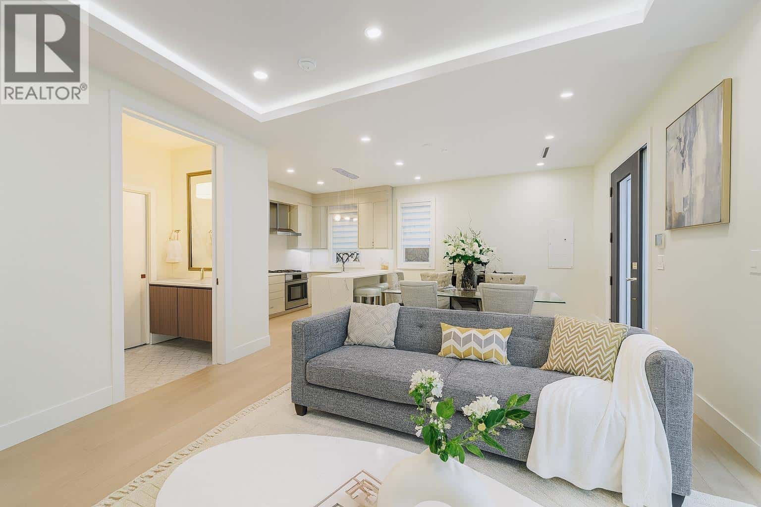 1 4650 GOTHARD STREET — Vancouver - Photo 2 of 36