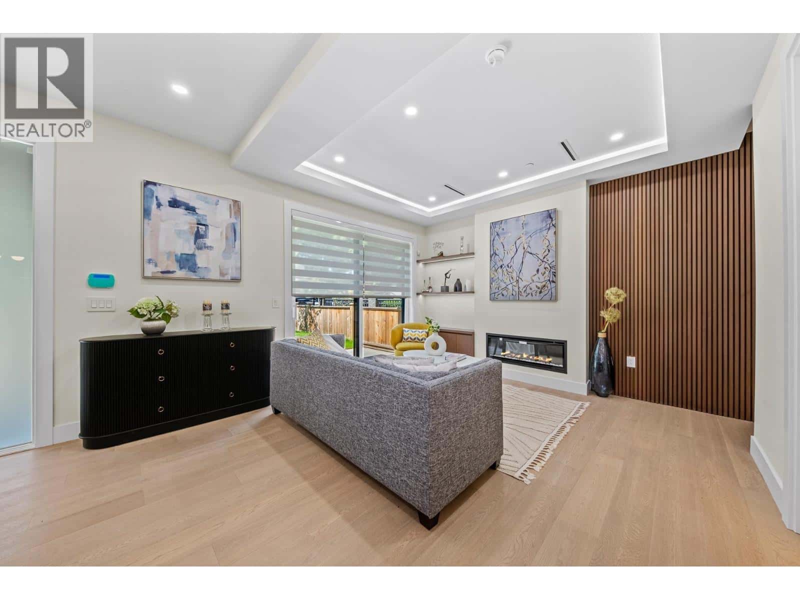 1 4650 GOTHARD STREET — Vancouver - Photo 3 of 36