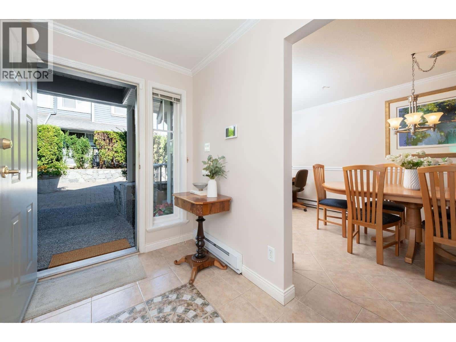 651 ST. ANDREWS AVENUE — North Vancouver - Photo 4 of 35