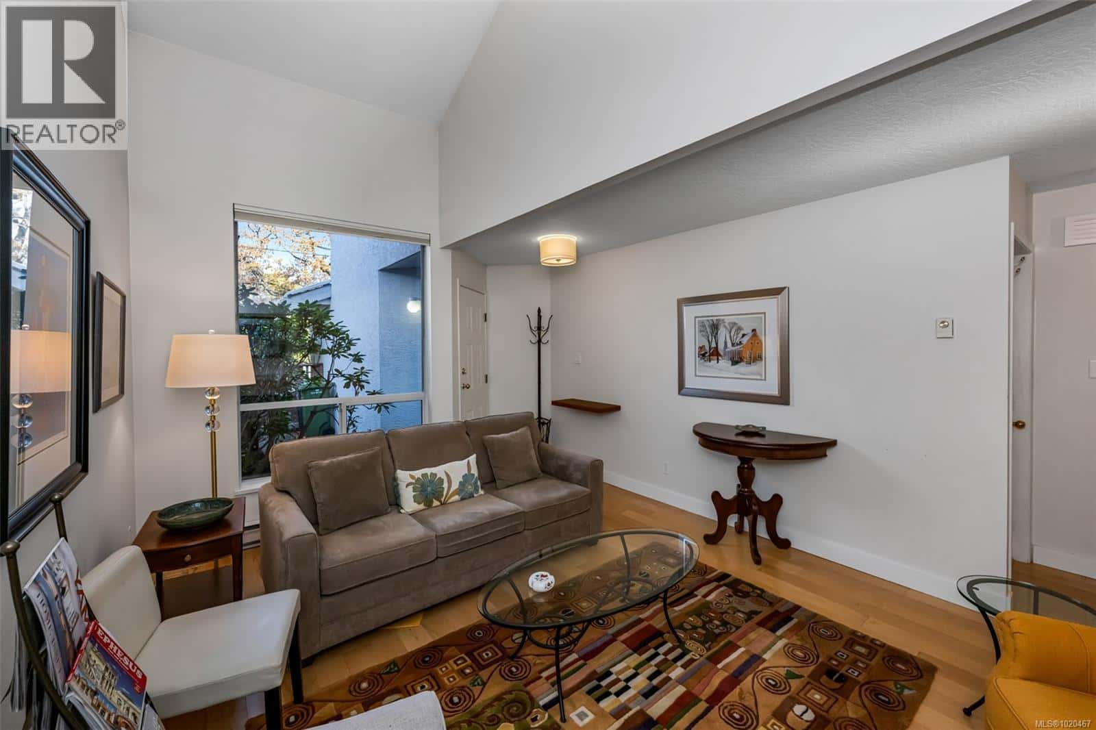 1769 Bay St — Victoria - Photo 2 of 41