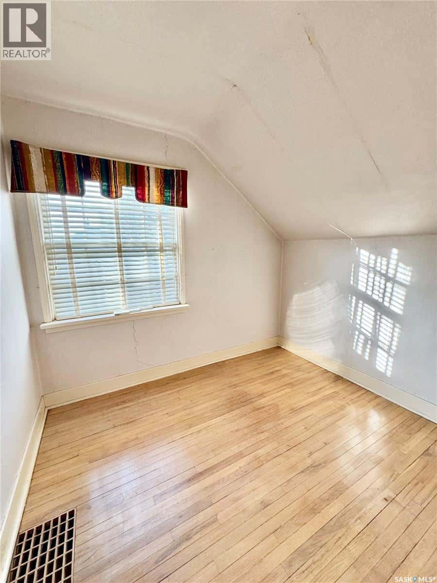 130 21st STREET E — Prince Albert, Saskatchewan - Photo 4 of 18