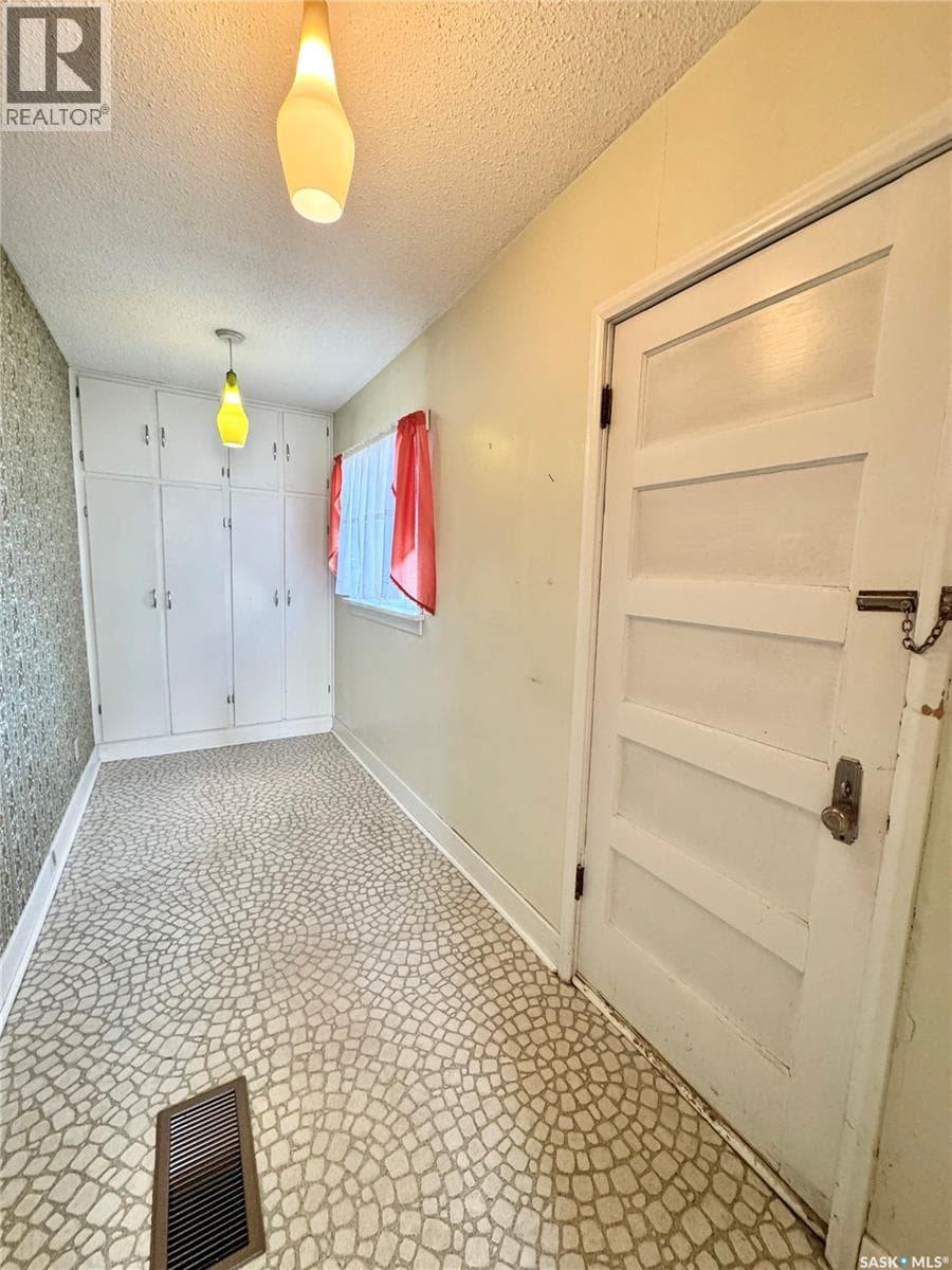 130 21st STREET E — Prince Albert, Saskatchewan - Main photo