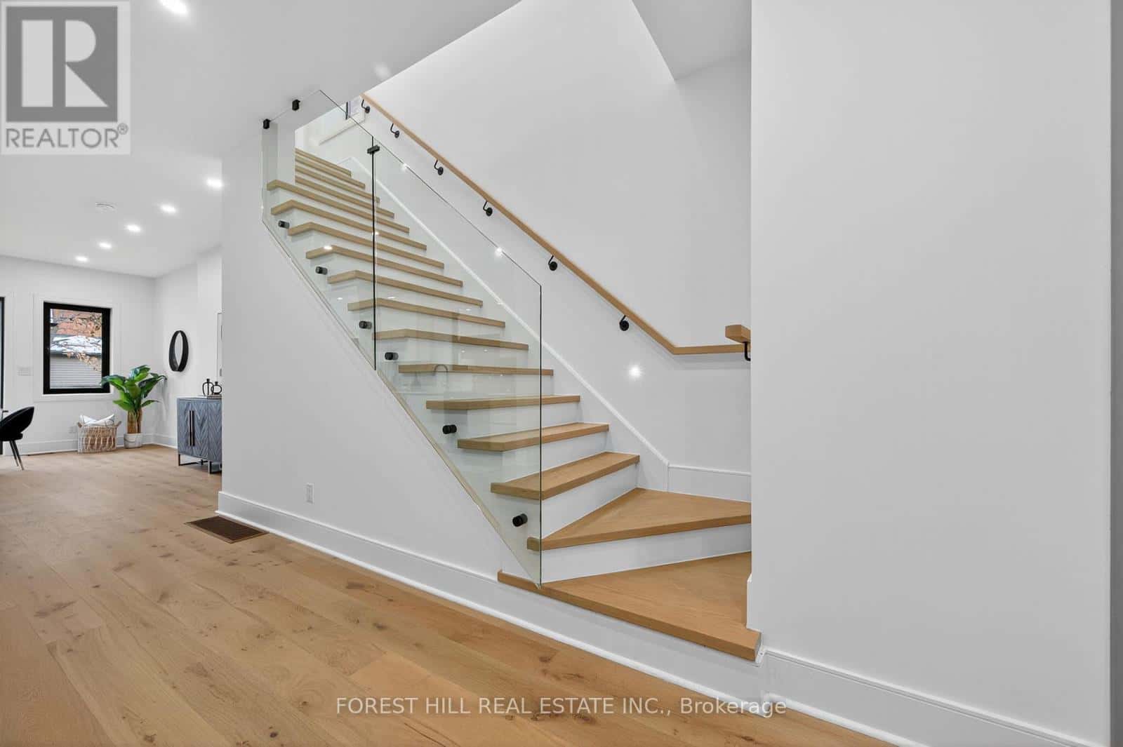 249 LAUDER AVENUE — Toronto (Oakwood Village) - Photo 2 of 49