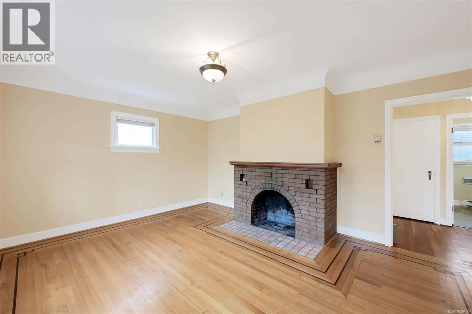 3312 Kingsley St — Saanich - Photo 4 of 51