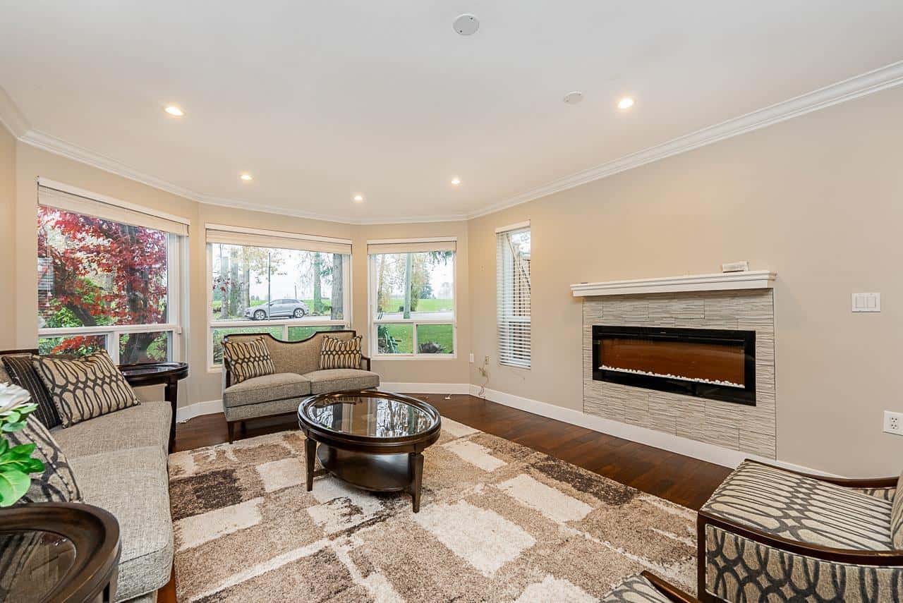 10816 80 AVENUE — Delta - Photo 3 of 40