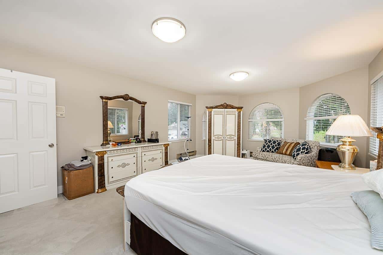 10816 80 AVENUE — Delta - Photo 2 of 40