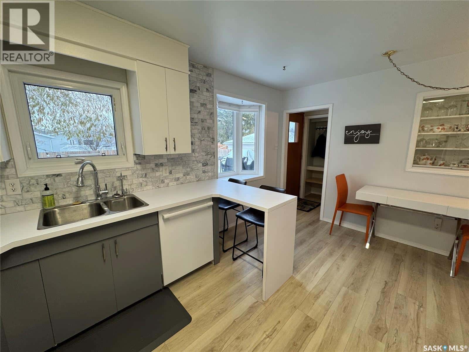 501 7th AVENUE W — Biggar, Saskatchewan - Photo 4 of 39