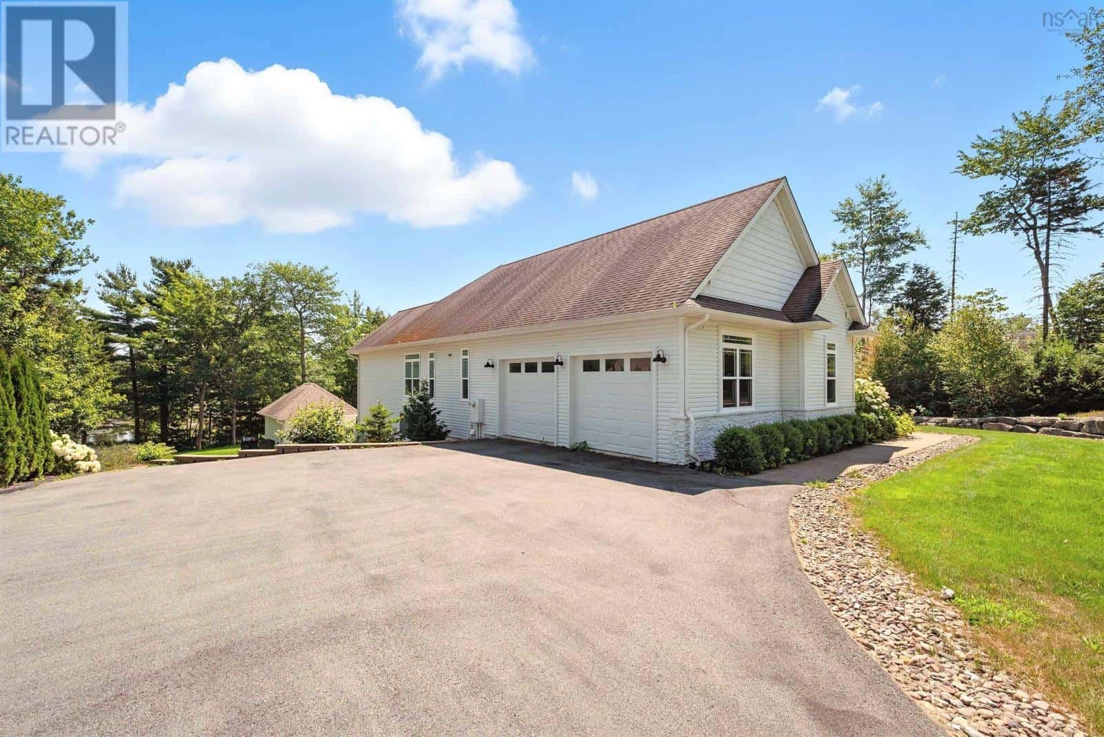 261 Aberdeen Drive — Fall River - Photo 3 of 50