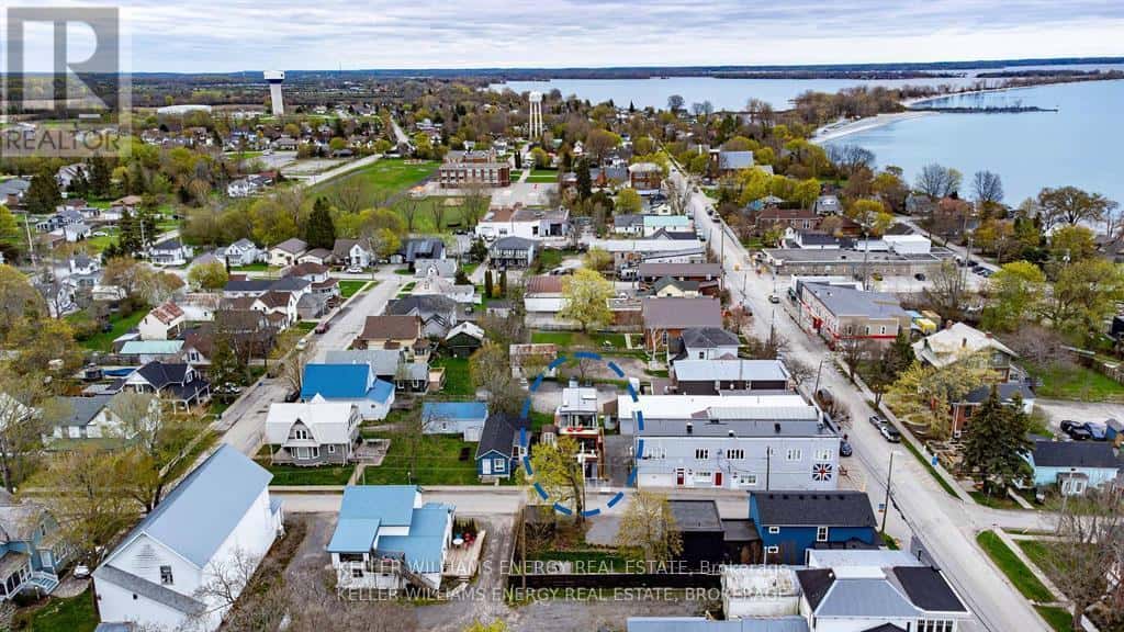 37 WEST STREET — Prince Edward County (Wellington Ward) - Photo 2 of 31