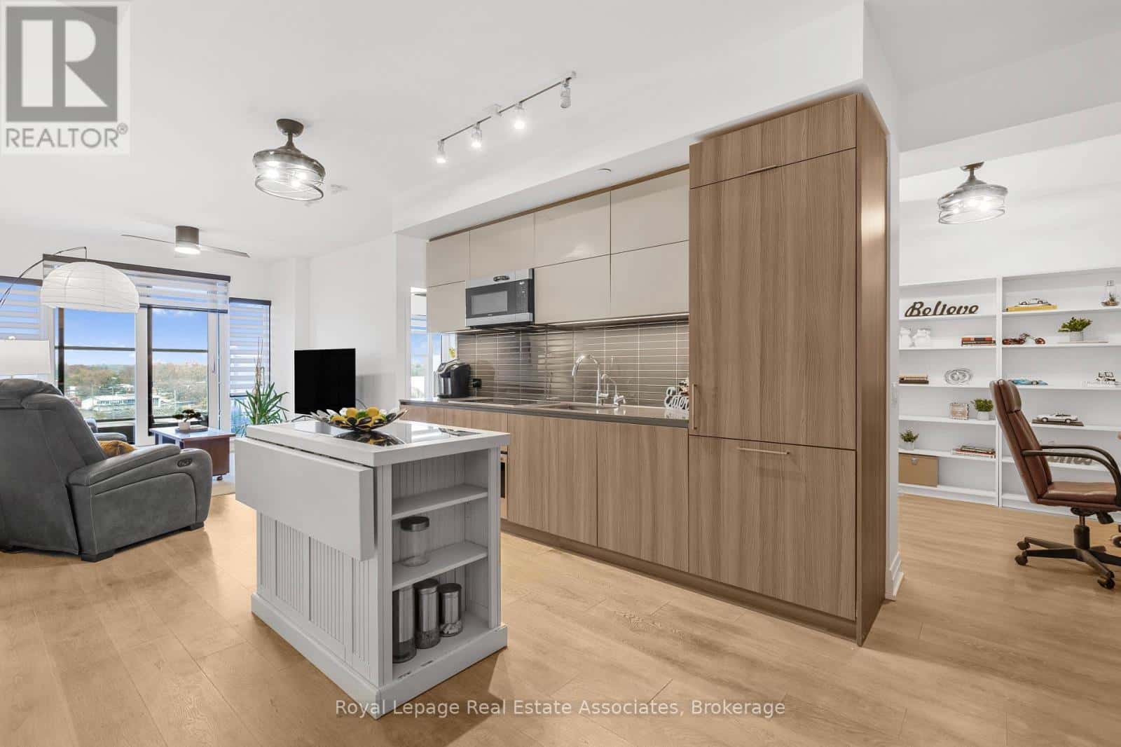 805 - 21 PARK STREET E — Mississauga (Port Credit) - Photo 2 of 30