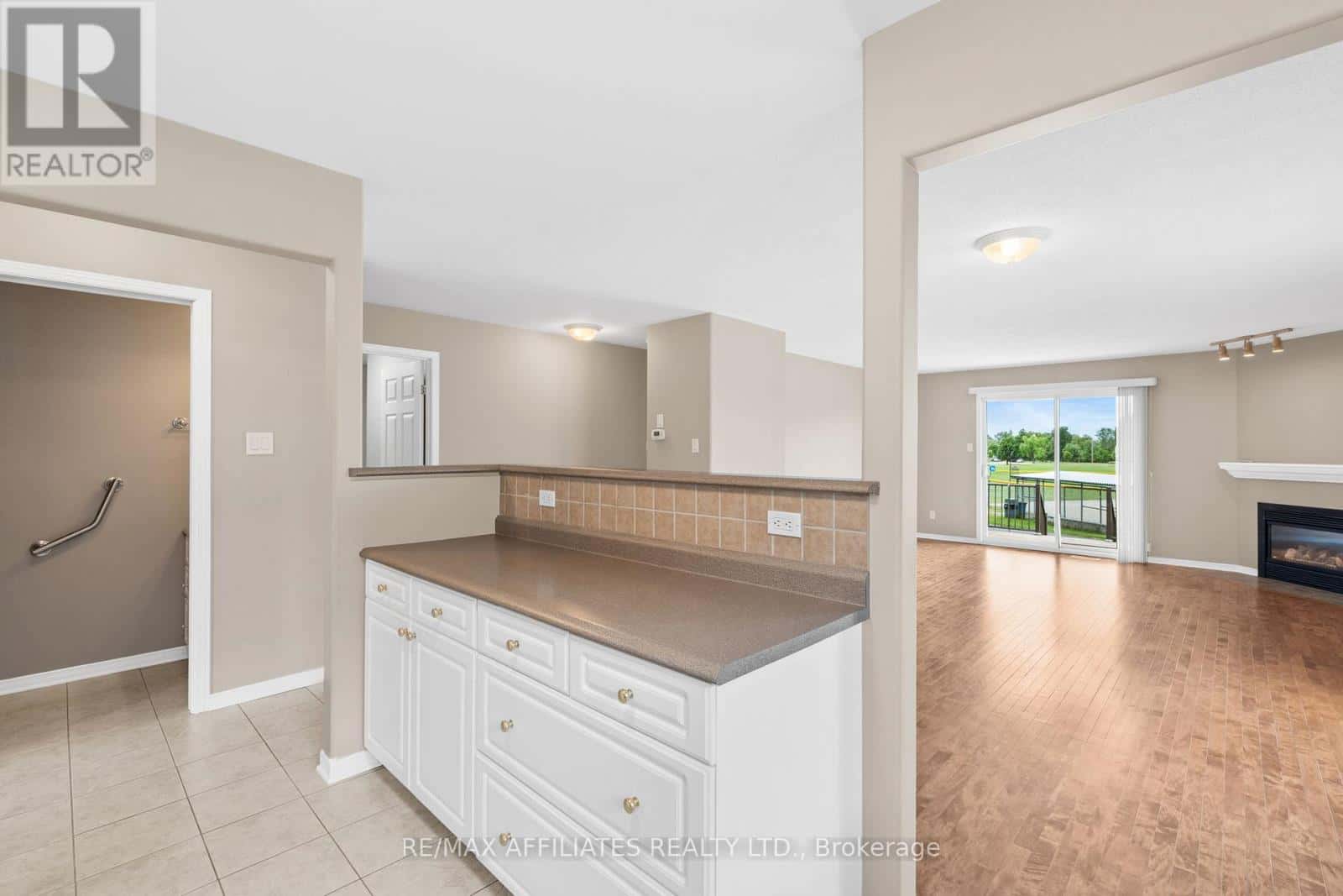 54 DR GORDON CRESCENT — North Grenville - Photo 5 of 36